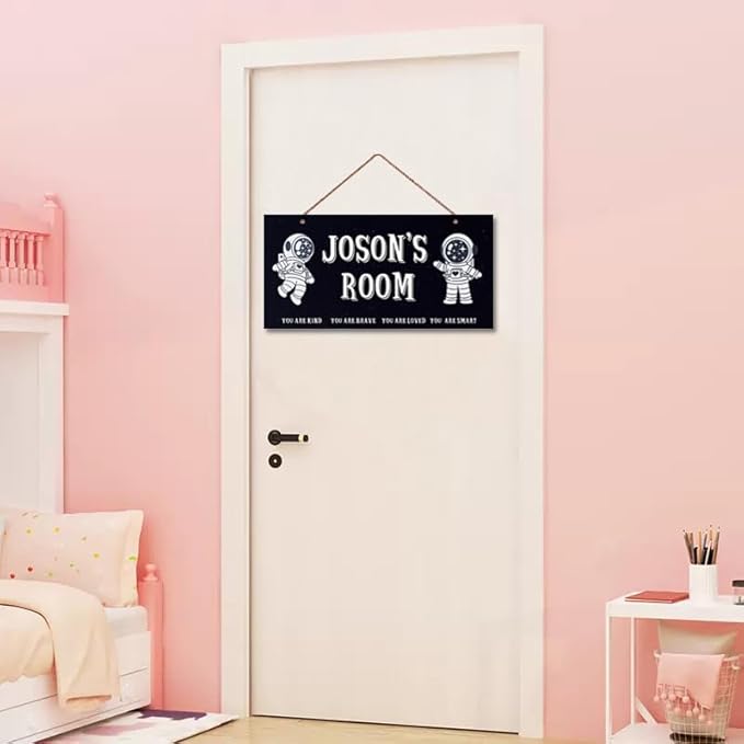 Personalized Signs Astronaut Sign Wall Art Decoration Exquisite Decorative Signs Custom Name for Children Baby Bedroom Kids Room Wall Art Decor Outer Space Themed Nursery Decor For Girls Boys Room