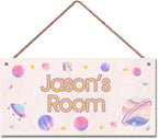 Personalized Universe Sign, Outer Space Theme Wall Art Decor Custom Name Door Plate for Kids Room Nursery Planet Stars Door Art Décor For Girls Boys Room Little Man Cave