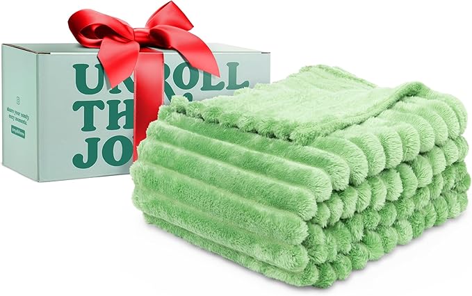 GO Premium Plush Soft Throw Blanket for Couch - Green Fleece Blanket for Living Room, Bedroom, Home Decor - Small Couch Blanket for Men, Women (50x60 Inches)
