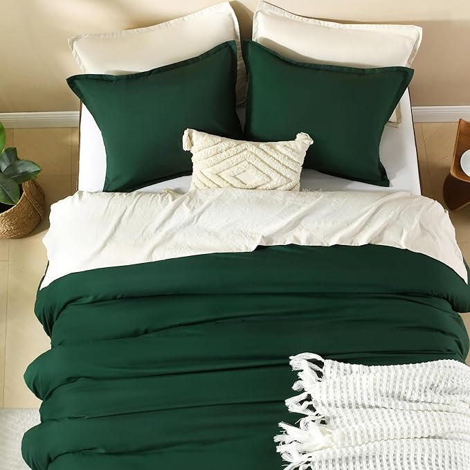 Litanika Oversized King Comforters Emerald Green Super King Plus Size, 3 Pieces Lightweight Solid Bedding Comforter Set, All Season Fluffy Bed Set (128x120In Comforter & 2 Pillowcases)