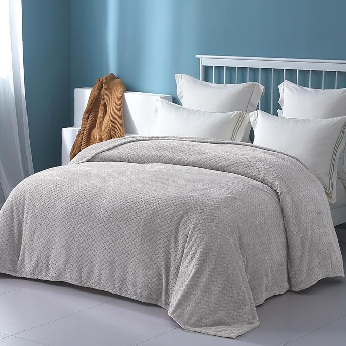Exclusivo Mezcla Fleece King Size Blanket for Bed, 90x104 Inches Soft Cozy Jacquard Flannel Blankets, Lightweight Fuzzy Plush Warm for Winter, Light Grey