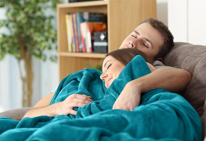 Utopia Bedding Fleece Blanket Twin Size Turquoise 300GSM Luxury Anti-Static Fuzzy Soft Microfiber Dorm Bed Blanket (90x66 Inch)