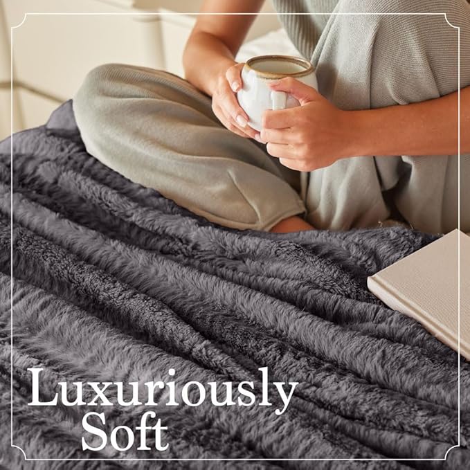 The Connecticut Home Co Bedding Blanket, Queen 90x90, Soft Fluffy Room Decor, Cozy Warm Throws for Bed, Gifts for Women, Bedroom Cute Aesthetic Blankets Faux Fur and Sherpa Gray