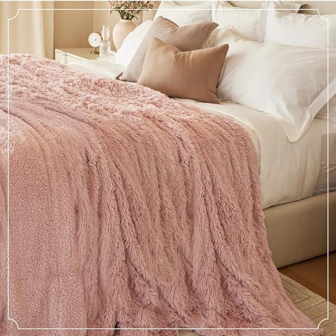 The Connecticut Home Co Bedding Blanket, Twin 80x60, Soft Fluffy Room Decor, Cozy Warm Throws for Bed, Gifts for Women, Bedroom Cute Aesthetic Blankets Shag and Sherpa Dusty Rose