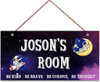 Personalized Signs Funny Astronaut Sign Customized Door Art Decoration Exquisite Decorative Signs Custom Name for Kids Room Outer Space Themed Nursery Decor Wall Art Decor For Boys Room Girls Bedroom