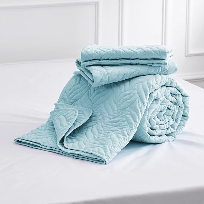 Love's cabin King Size Quilt Set Light Blue Bedspreads - Soft Bed Summer Lightweight Bedspread Comforter - Modern Style Wave Pattern Coverlet for All Season - 3 Pieces (1 Quilt, 2 Pillow Shams)