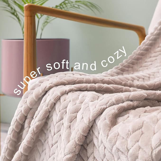 Exclusivo Mezcla Fleece Throw Blanket for Couch, 50x70 Inches Soft Cozy Jacquard Flannel Blankets, Lightweight Fuzzy Plush Warm Throws for Winter,Camel