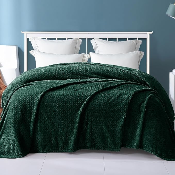 Exclusivo Mezcla Fleece King Size Blanket for Bed, 90x104 Inches Soft Cozy Jacquard Flannel Blankets, Lightweight Fuzzy Plush Warm for Winter, Forest Green