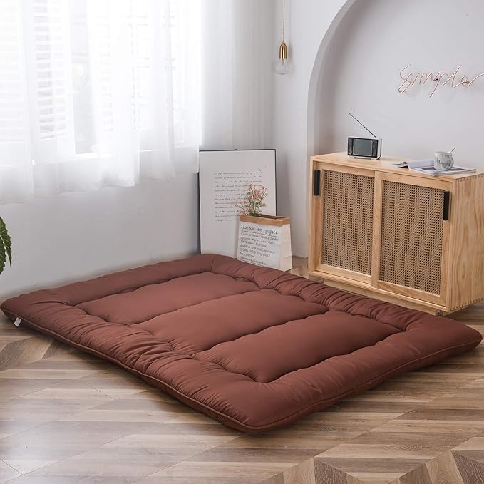 MAXYOYO Japanese Floor Mattress Futon Mattress, Thicken Tatami Mat Sleeping Pad Foldable Roll Up Mattress Boys Girls Dormitory Mattress Pad Floor Lounger Bed, Coffee, Queen