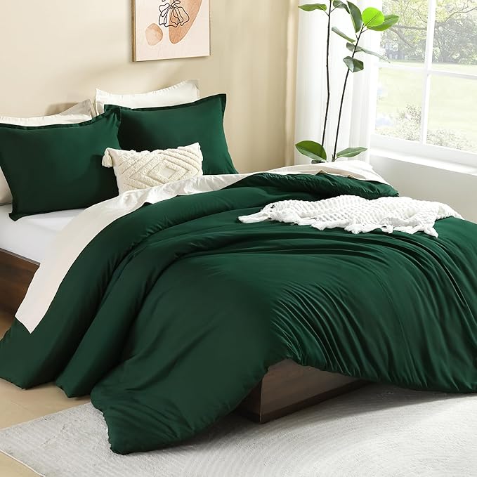 Litanika Oversized King Comforters Emerald Green Super King Plus Size, 3 Pieces Lightweight Solid Bedding Comforter Set, All Season Fluffy Bed Set (128x120In Comforter & 2 Pillowcases)