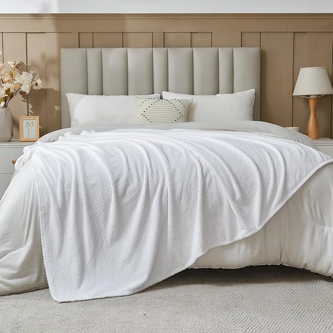 NEWCOSPLAY Super Soft Twin Blanket White Premium Silky Flannel Fleece Leaves Pattern Lightweight Bed Blanket All Season Use (White, Twin(60"x80"))