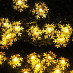 Solar Christmas Lights Outdoor Waterproof 30 LED 20 ft 8 Modes Solar Powered Snowflake String Lights for Garden Patio Yard Home Christmas Tree Parties(Warm White)