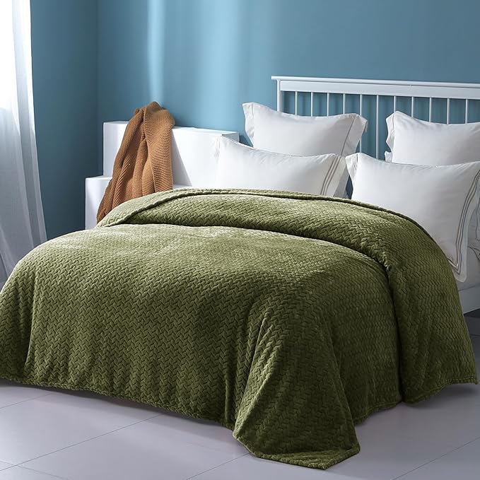 Exclusivo Mezcla Fleece Twin Size Blanket for Bed, 90x66 Inches Soft Cozy Jacquard Flannel Blankets, Lightweight Fuzzy Plush Warm for Winter, Olive Green
