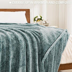 Exclusivo Mezcla Plush Fuzzy Fleece Throw Blanket Extra Large, Super Soft, Fluffy and Warm Blankets for Couch, Bed, Suitable for All Seasons (50x70 Inches, Mixed Green)