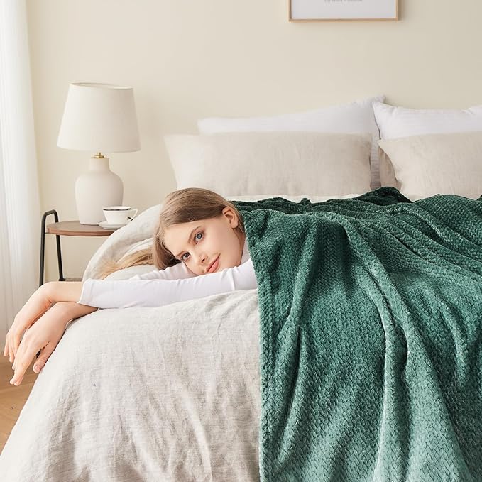 NEWCOSPLAY Super Soft Throw Blanket Ombre Forest Green Premium Silky Flannel Fleece Leaves Pattern Lightweight Bed Blanket All Season Use (Ombre Forest Green, Throw(50"x60"))