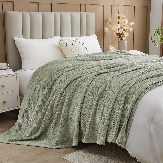 NEWCOSPLAY Super Soft King Blanket Sage Green Premium Silky Flannel Fleece Leaves Pattern Lightweight Bed Blanket All Season Use (Sage Green, King(90"x110"))