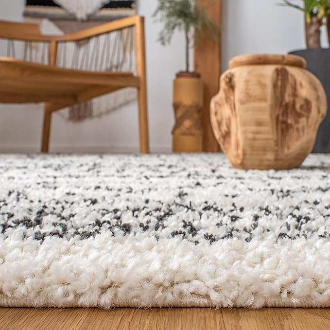 SAFAVIEH Arizona Shag Collection Accent Rug - 4' x 6', Ivory & Black, Moroccan Design, Non-Shedding & Easy Care, 1.6-inch Thick Ideal for High Traffic Areas in Entryway, Living Room, Bedroom (ASG741Z)