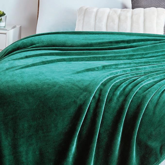 Walensee Fleece Blanket Plush Throw Fuzzy Lightweight (Queen Size 90x90 Emerald Green) Super Soft Microfiber Flannel Blankets for Couch, Bed, Sofa Ultra Luxurious Warm and Cozy for All Seasons