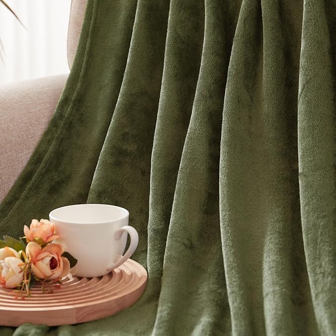 Exclusivo Mezcla Fleece Blanket Twin Size for Bed, Super Soft and Warm, All Season Use, Cozy, Plush, Lightweight, 90x66 Inches, Olive Green