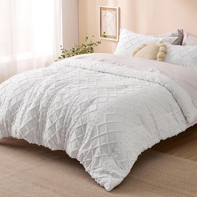 Bedsure Oversized King Comforter Set - White Comforter, Boho Tufted Shabby Chic Bedding for Kids, 3 Pieces Vintage Farmhouse Bed Set for All Seasons, Fluffy Soft Bedding with 2 Pillow Shams
