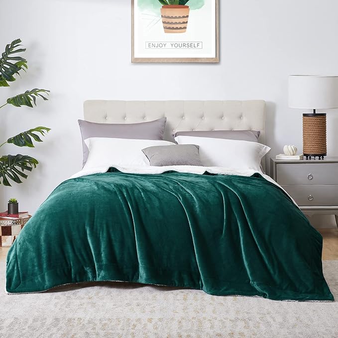 Walensee Sherpa Fleece Blanket (King Size 108”x90” Emerald Green) Plush Throw Fuzzy Super Soft Reversible Microfiber Flannel Blankets For Couch, Bed, Sofa Ultra Luxurious Warm and Cozy For All Seasons