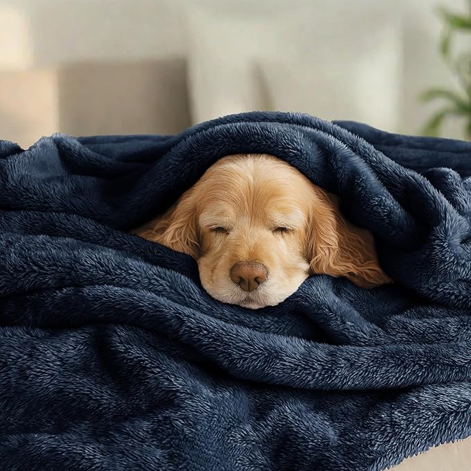Exclusivo Mezcla Plush Fuzzy Fleece Bed Blanket King Size, Super Soft, Fluffy and Warm Blankets, Suitable for All Seasons (Navy Blue, 90x104 Inches)