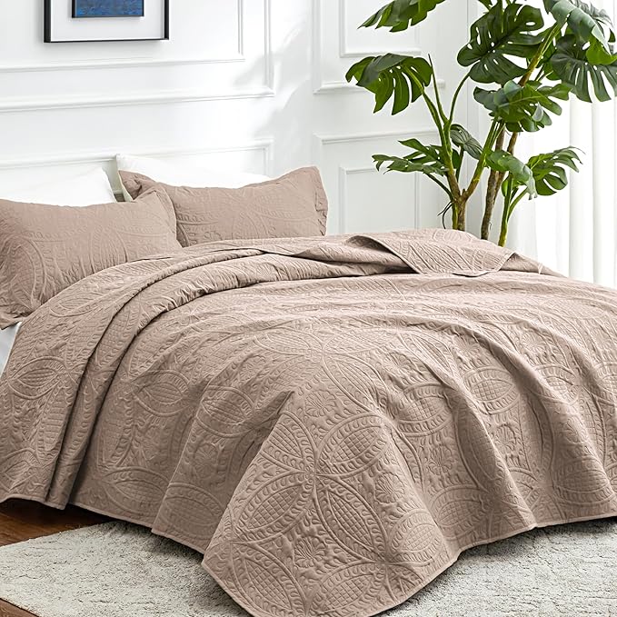 Love's cabin California King Size Quilt Bedding Set Burlwood Bedspreads - Cal King Lightweight Bedspread Comforter - Coin Pattern Coverlet for All Season - 3 Pieces (1 Quilt, 2 Pillow Shams)