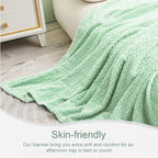 Exclusivo Mezcla Fleece Throw Blanket for Couch, 50x70 Inches Soft Cozy Jacquard Flannel Blankets, Lightweight Fuzzy Plush Warm Throws for Winter, Light Green