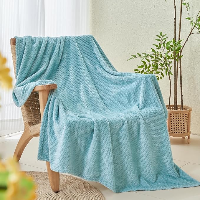NEWCOSPLAY Super Soft King Blanket Mint Green Premium Silky Flannel Fleece Leaves Pattern Lightweight Bed Blanket All Season Use (Mint Green, King(90"x110"))