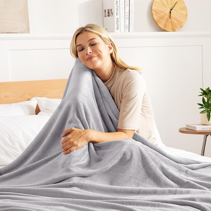 Exclusivo Mezcla Fleece Blanket Twin Size for Bed, Super Soft and Warm, All Season Use, Cozy, Plush, Lightweight, 90x66 Inches, Light Grey