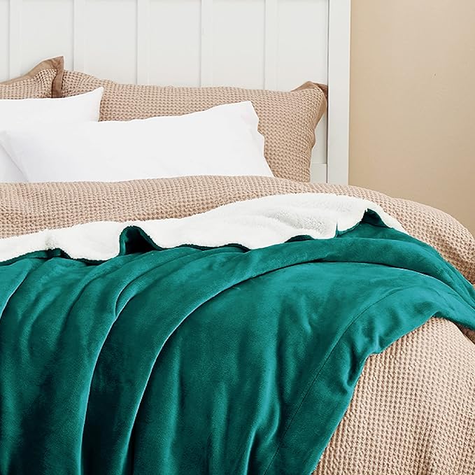 Bedsure GentleSoft Sherpa Fleece Throw Blanket for Couch - Thick and Warm Throw for Women and Men, Soft Fuzzy Plush Christmas Blanket for Winter, Forest Green, 50x60 Inches