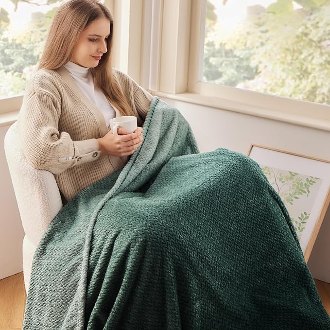 NEWCOSPLAY Super Soft Throw Blanket Ombre Forest Green Premium Silky Flannel Fleece Leaves Pattern Lightweight Bed Blanket All Season Use (Ombre Forest Green, Throw(50"x60"))