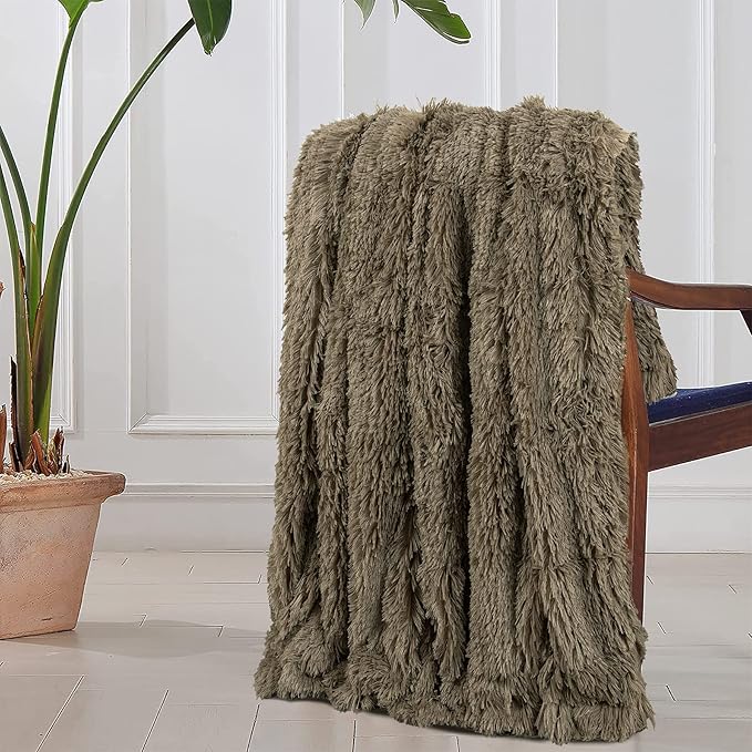 Tuddrom Decorative Extra Soft Faux Fur Blanket Queen Size 80" x 90",Solid Reversible Fuzzy Fluffy Cozy Plush Fleece Comfy Microfiber Fur Blanket for Couch Sofa Bed,Brown