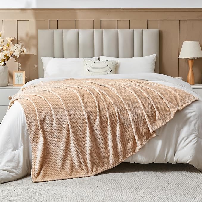 NEWCOSPLAY Super Soft King Blanket Brown Premium Silky Flannel Fleece Leaves Pattern Lightweight Bed Blanket All Season Use (Brown, King(90"x110"))