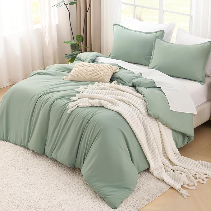 Litanika Oversized King Comforter Set 128x120, 3 Pieces Alaskan King Super King Plus Sage Green Lightweight Solid Bedding Set, All Season Fluffy Bed Set Quilt Blanket