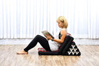 Leewadee - Comfortable Japanese Floor Mattress - Thai Floor Bed with Triangle Cushion - Futon Mattress - Thai Massage Mat, 67 x 21 inches, Black Red, Kapok Filling