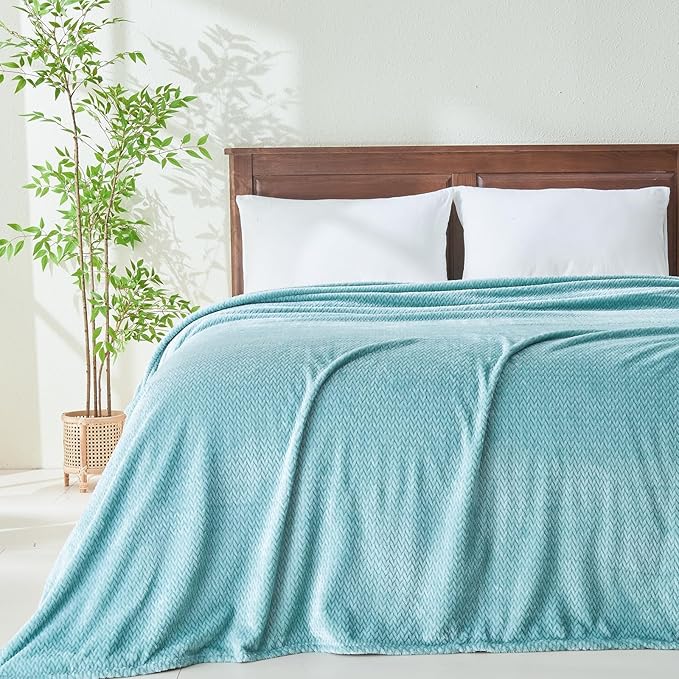 NEWCOSPLAY Super Soft King Blanket Mint Green Premium Silky Flannel Fleece Leaves Pattern Lightweight Bed Blanket All Season Use (Mint Green, King(90"x110"))