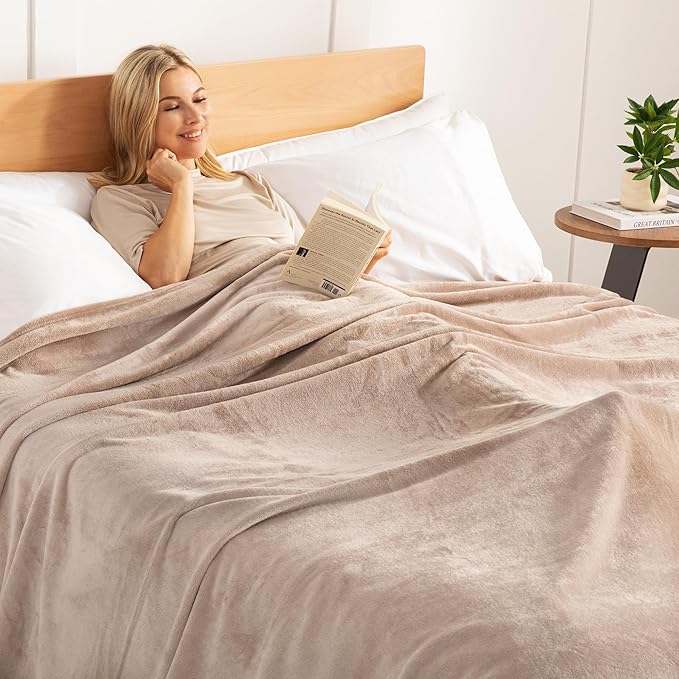 Exclusivo Mezcla Fleece Blanket Twin Size for Bed, Super Soft and Warm, All Season Use, Cozy, Plush, Lightweight, 90x66 Inches, Camel