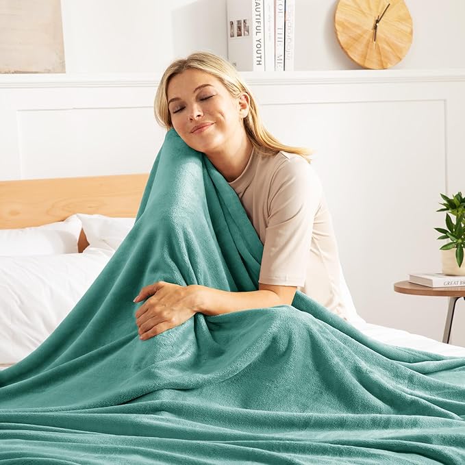 Exclusivo Mezcla Fleece Blanket King Size for Bed, Super Soft and Warm, All Season Use, Cozy, Plush, Lightweight, 90x104 Inches, Celadon