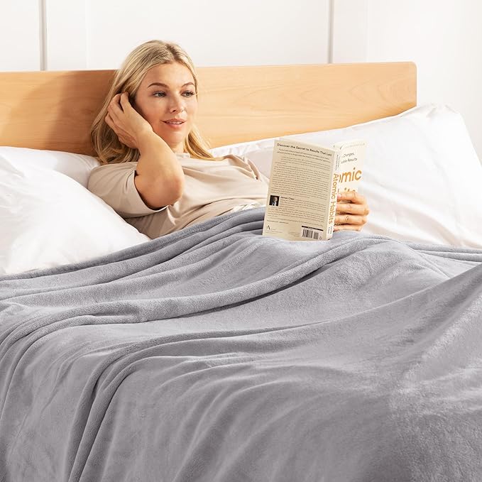 Exclusivo Mezcla Fleece Blanket Twin Size for Bed, Super Soft and Warm, All Season Use, Cozy, Plush, Lightweight, 90x66 Inches, Light Grey
