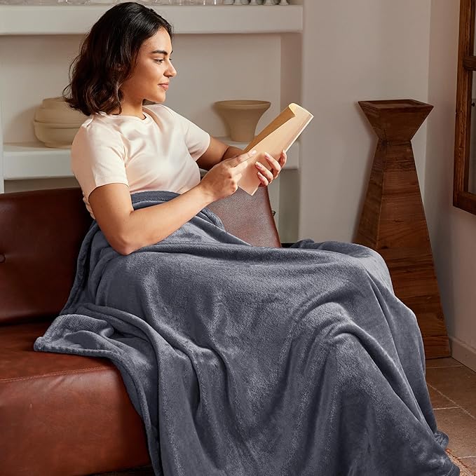 Exclusivo Mezcla Extra Large Fleece Throw Blanket for Couch, Sofa, 300GSM Super Soft and Warm Blankets, Grey Throw All Season Use, Cozy, Plush, Lightweight, 50x70 Inches