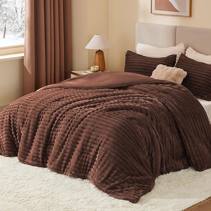 BEDELITE Fleece King Comforter Set -Super Soft & Warm Fluffy Hot Chotolate Bedding, Luxury Fuzzy Heavy Bed Set for Winter with 2 Pillow Cases