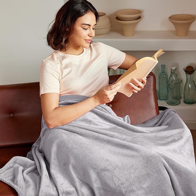 Exclusivo Mezcla Extra Large Fleece Throw Blanket for Couch, Sofa, 300GSM Super Soft and Warm Blankets, Light Grey Throw All Season Use, Cozy, Plush, Lightweight, 50x70 Inches