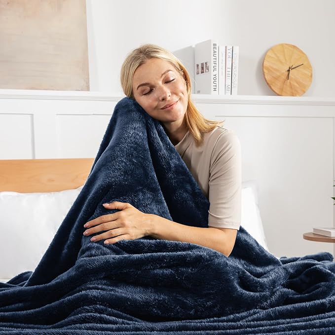 Exclusivo Mezcla Plush Fuzzy Fleece Bed Blanket King Size, Super Soft, Fluffy and Warm Blankets, Suitable for All Seasons (Navy Blue, 90x104 Inches)