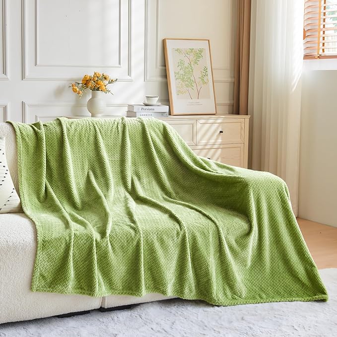 NEWCOSPLAY Super Soft Throw Blanket Green Premium Silky Flannel Fleece Leaves Pattern Lightweight Bed Blanket All Season Use (Green, Throw(50"x60"))