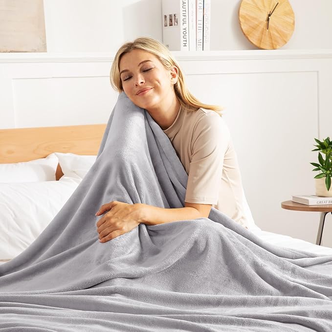 Exclusivo Mezcla Fleece Blanket Twin Size for Bed, Super Soft and Warm, All Season Use, Cozy, Plush, Lightweight, 60x80 Inches Light Grey