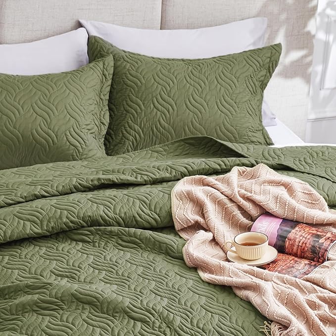 Love's cabin Twin Quilt Bedding Set Olive Green Bedspreads - Soft Bed Summer Lightweight Bedspread Comforter - Wave Pattern Bedding Coverlet for All Season - 2 Pieces (1 Quilt, 1 Pillow Sham)
