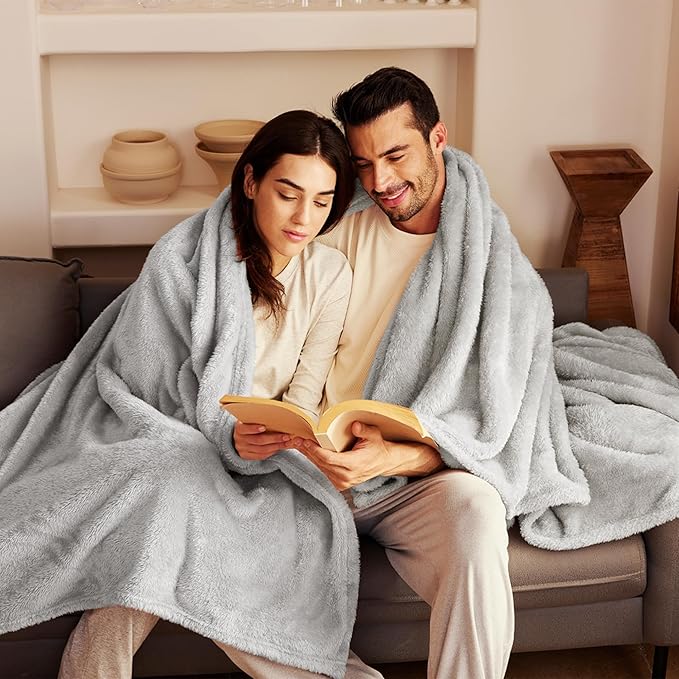 Exclusivo Mezcla Plush Fuzzy Fleece Bed Blanket Twin Size, Super Soft, Fluffy and Warm Blankets, Suitable for All Seasons (Light Grey, 90x66 Inches)