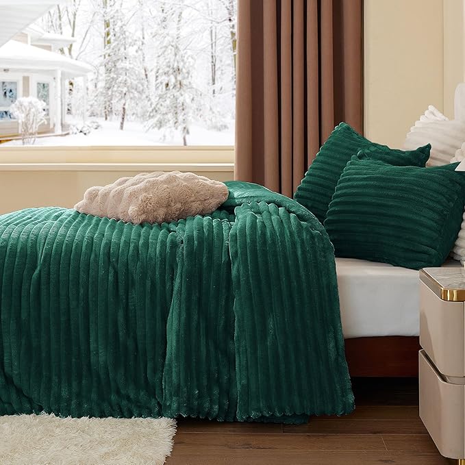 BEDELITE Fleece Queen Comforter Set -Super Soft & Warm Fluffy Dark Green Bedding, Luxury Fuzzy Heavy Bed Set for Winter with 2 Pillow Cases