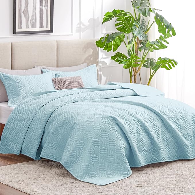 Love's cabin King Size Quilt Set Light Blue Bedspreads - Soft Bed Summer Lightweight Bedspread Comforter - Modern Style Wave Pattern Coverlet for All Season - 3 Pieces (1 Quilt, 2 Pillow Shams)